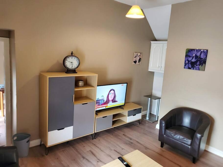 Apt. 2 - Town Centre Apartment Bagenalstown エクステリア 写真