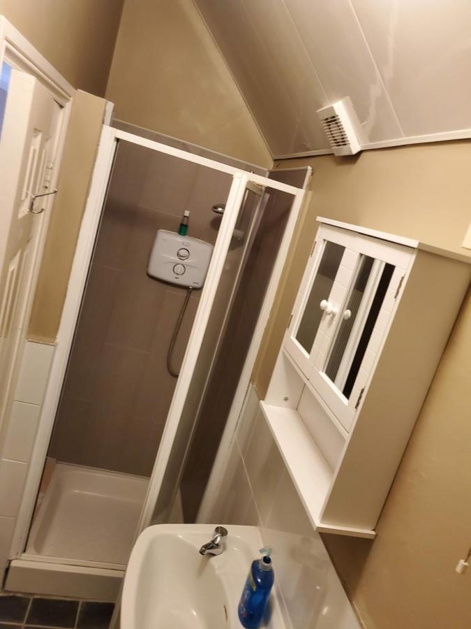 Apt. 2 - Town Centre Apartment Bagenalstown エクステリア 写真