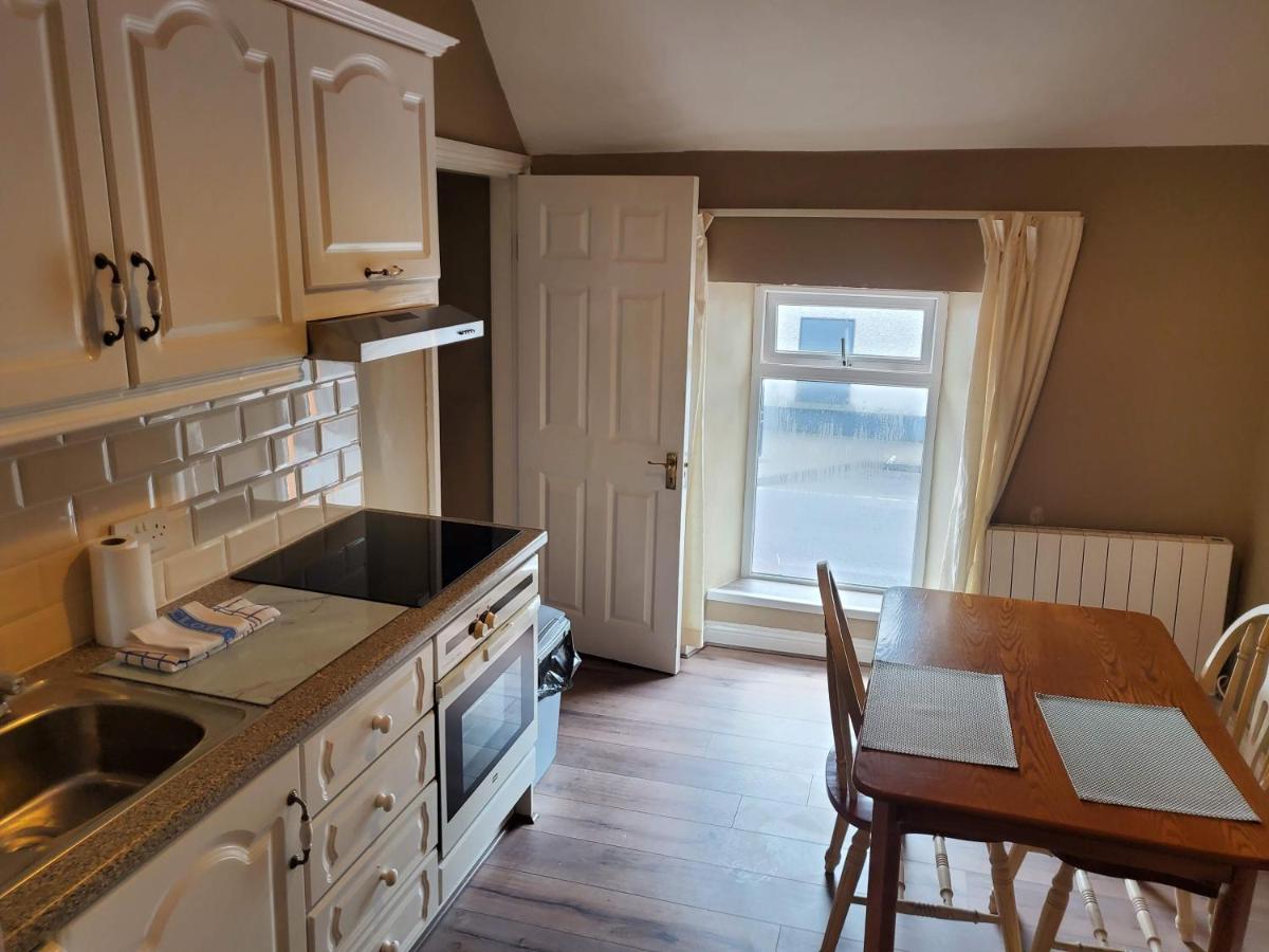 Apt. 2 - Town Centre Apartment Bagenalstown エクステリア 写真